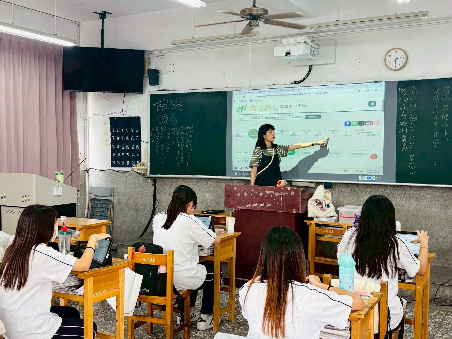 向同學介紹食農教育資訊平台