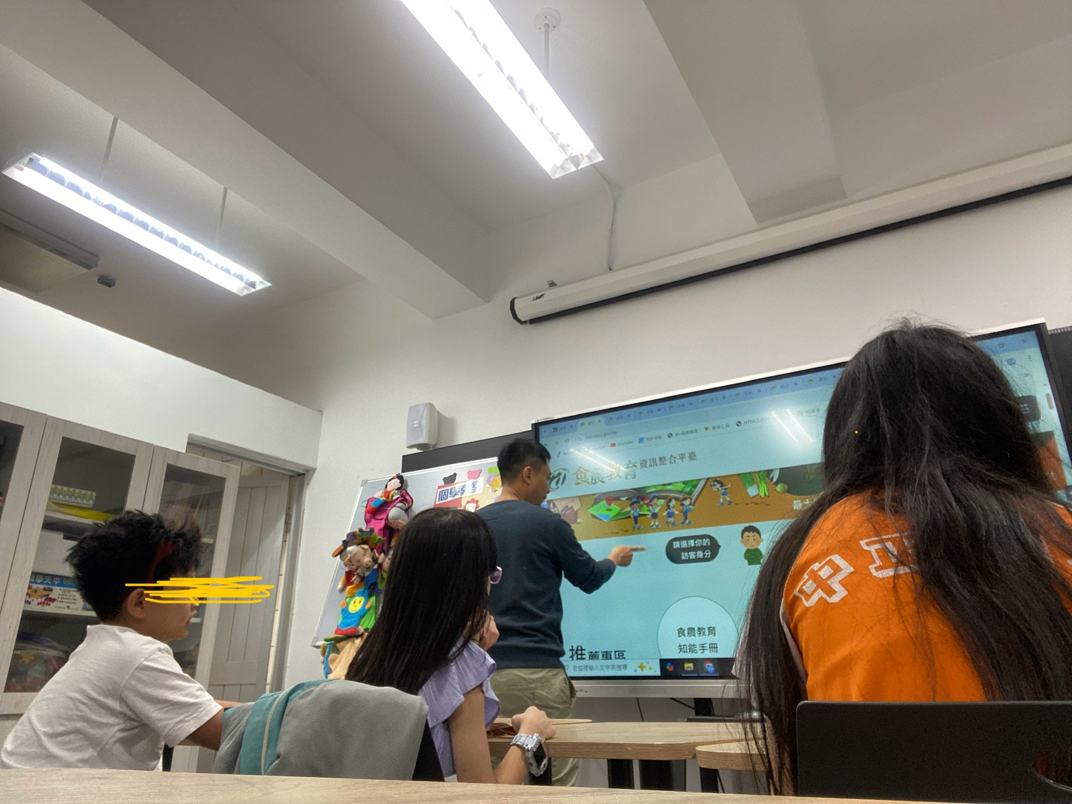 教師介紹食農教育資訊整合平台的網站