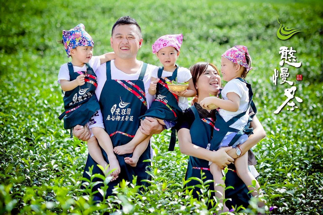 LINE_ALBUM_憨慢茶形象照_251015_2