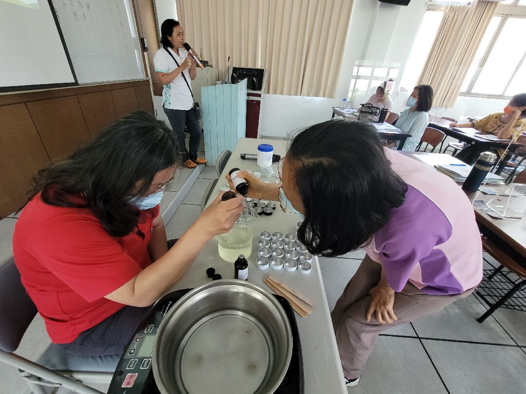 參與者實際DIY種植香草植物及精油應用