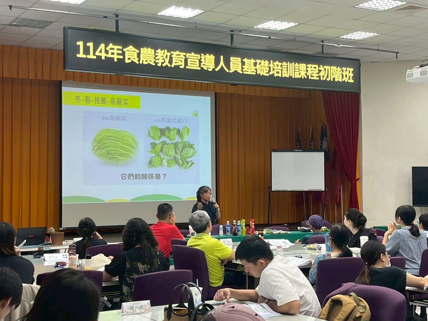 6.傅智麟副研究員以「飲食與健康」為題,深入講解不同生命階段的營養需求,並說明如何透過均衡飲食促進健康