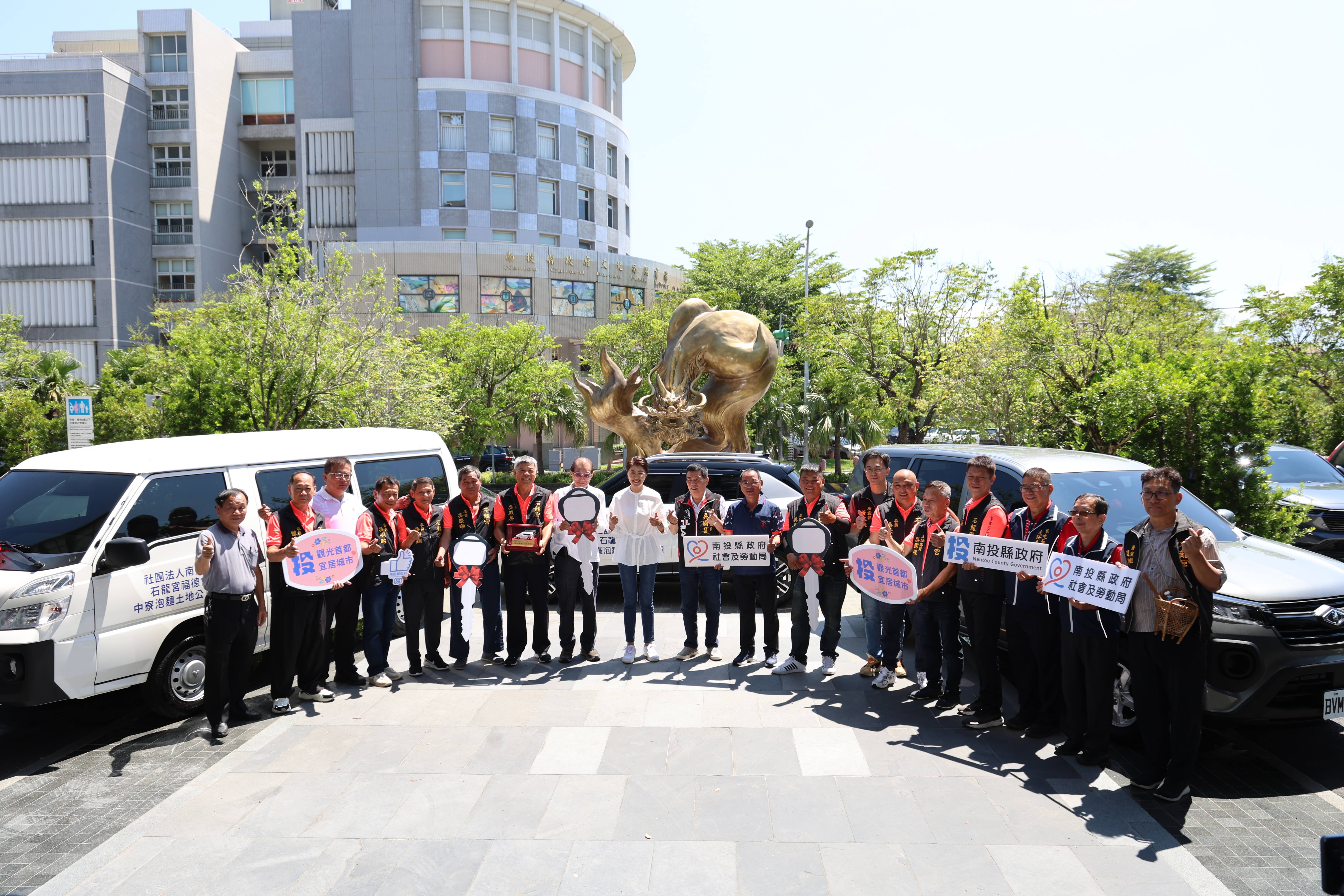 相關圖片5-泡麵土地公石龍宮福德會慨捐3輛交通車  嘉惠3社團擴大服務弱勢及推廣食農教育