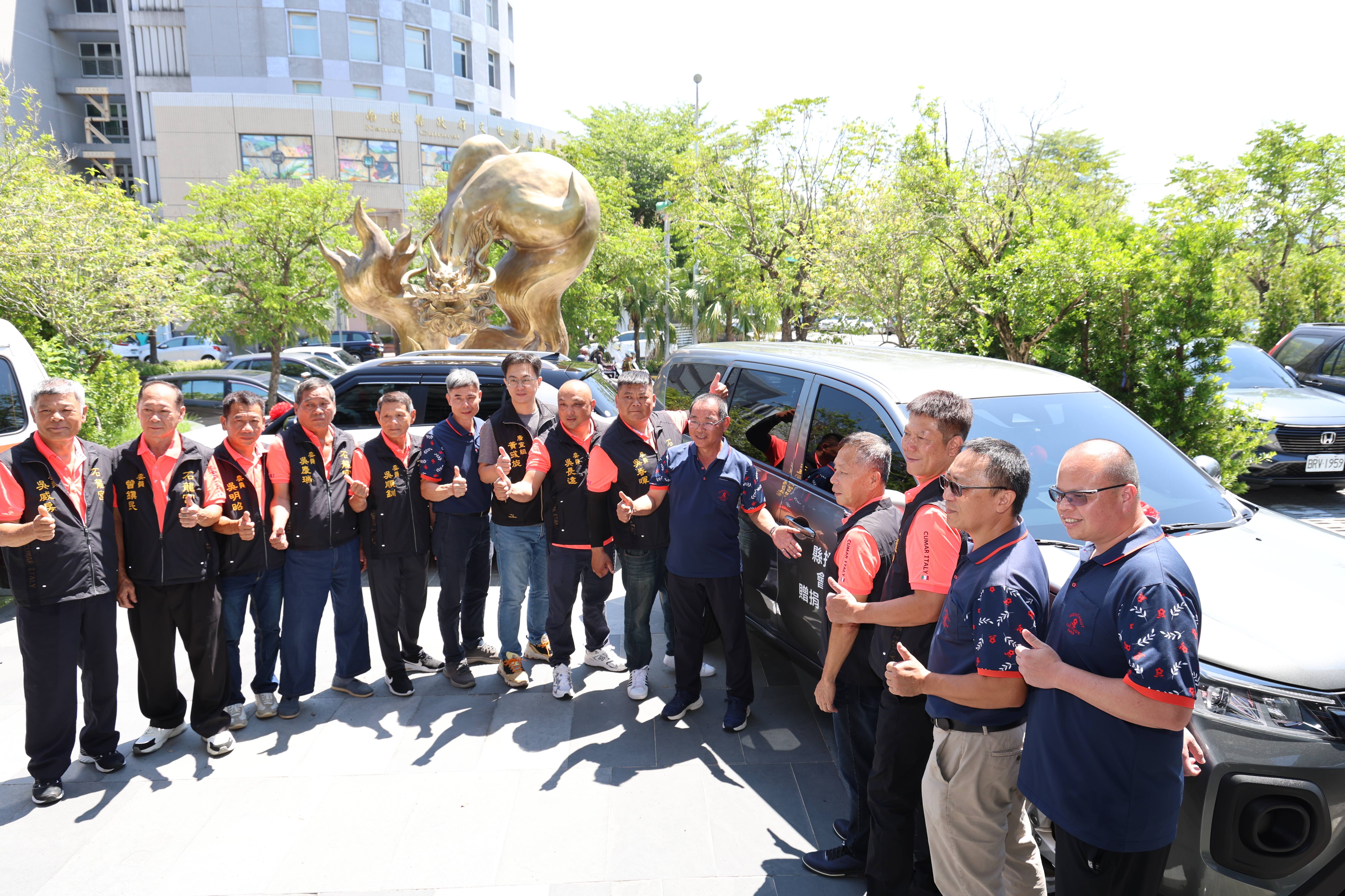 相關圖片6-泡麵土地公石龍宮福德會慨捐3輛交通車  嘉惠3社團擴大服務弱勢及推廣食農教育