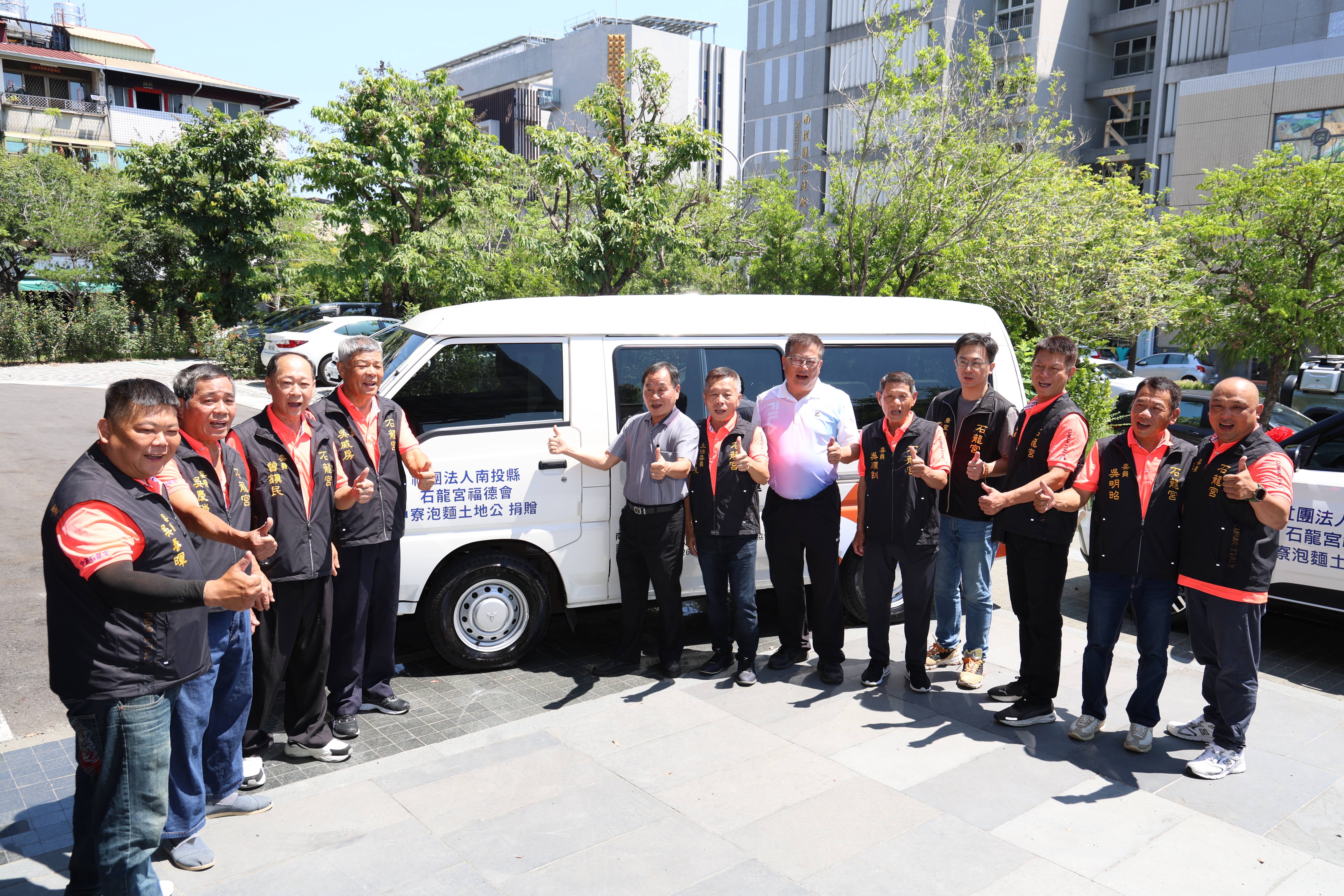 相關圖片8-泡麵土地公石龍宮福德會慨捐3輛交通車  嘉惠3社團擴大服務弱勢及推廣食農教育