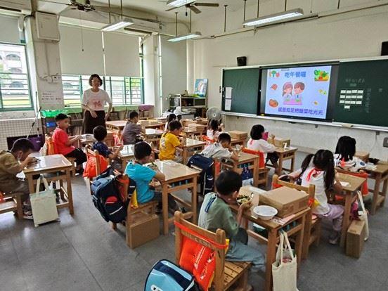 開學學校午餐訪視照片