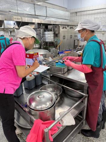 開學學校午餐訪視照片