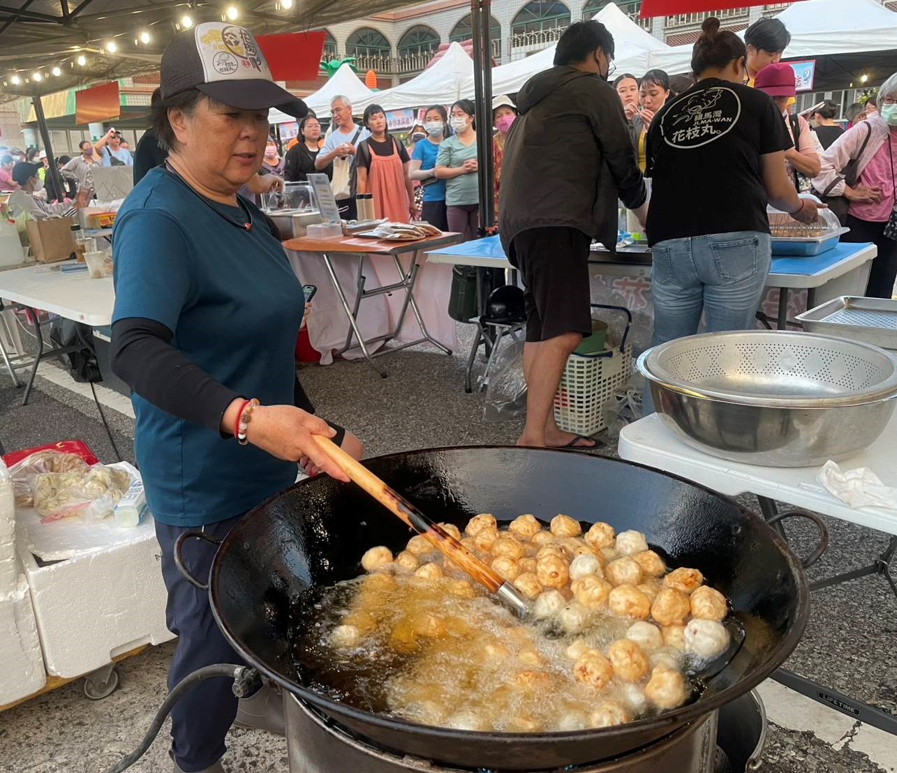 現炸花枝丸試吃