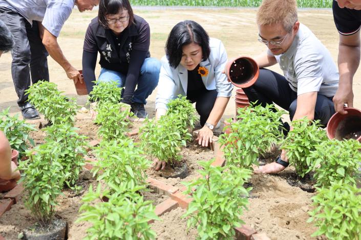 南都汽車與北溪社區合作辦理植樹活動,期盼愛護環境,守護地球的理念能在社區發展中深耕茁壯。