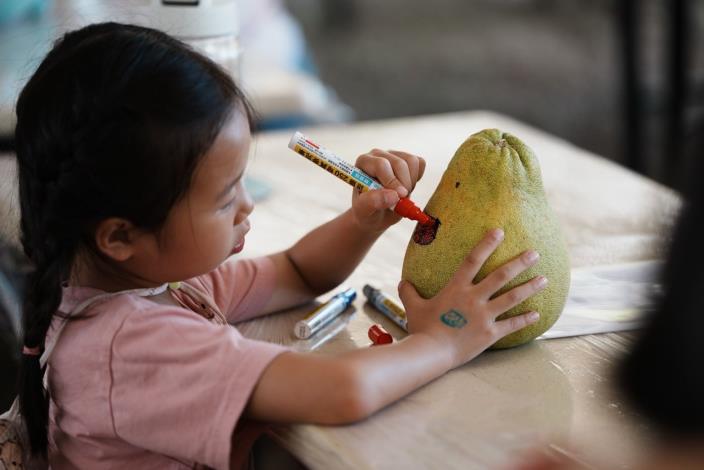 現場文旦柚彩繪活動