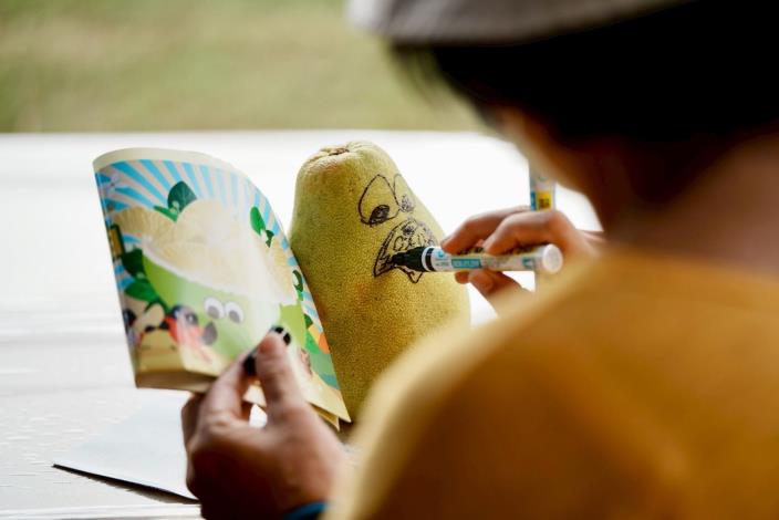 現場文旦柚彩繪活動