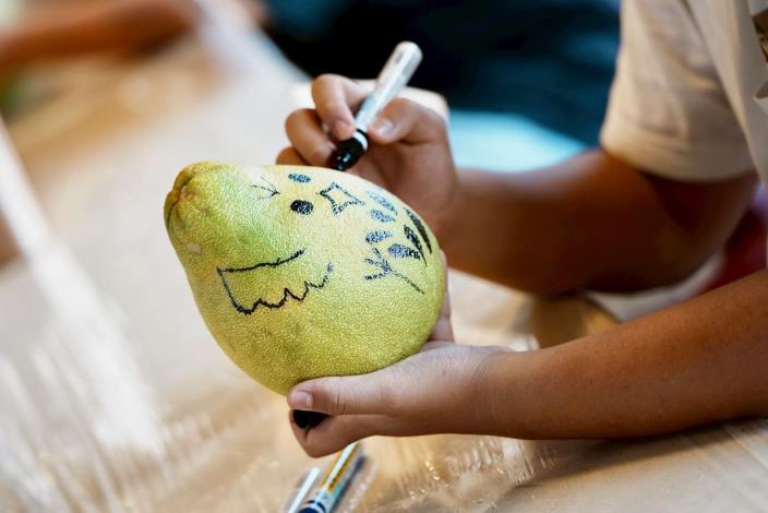 現場文旦柚彩繪活動