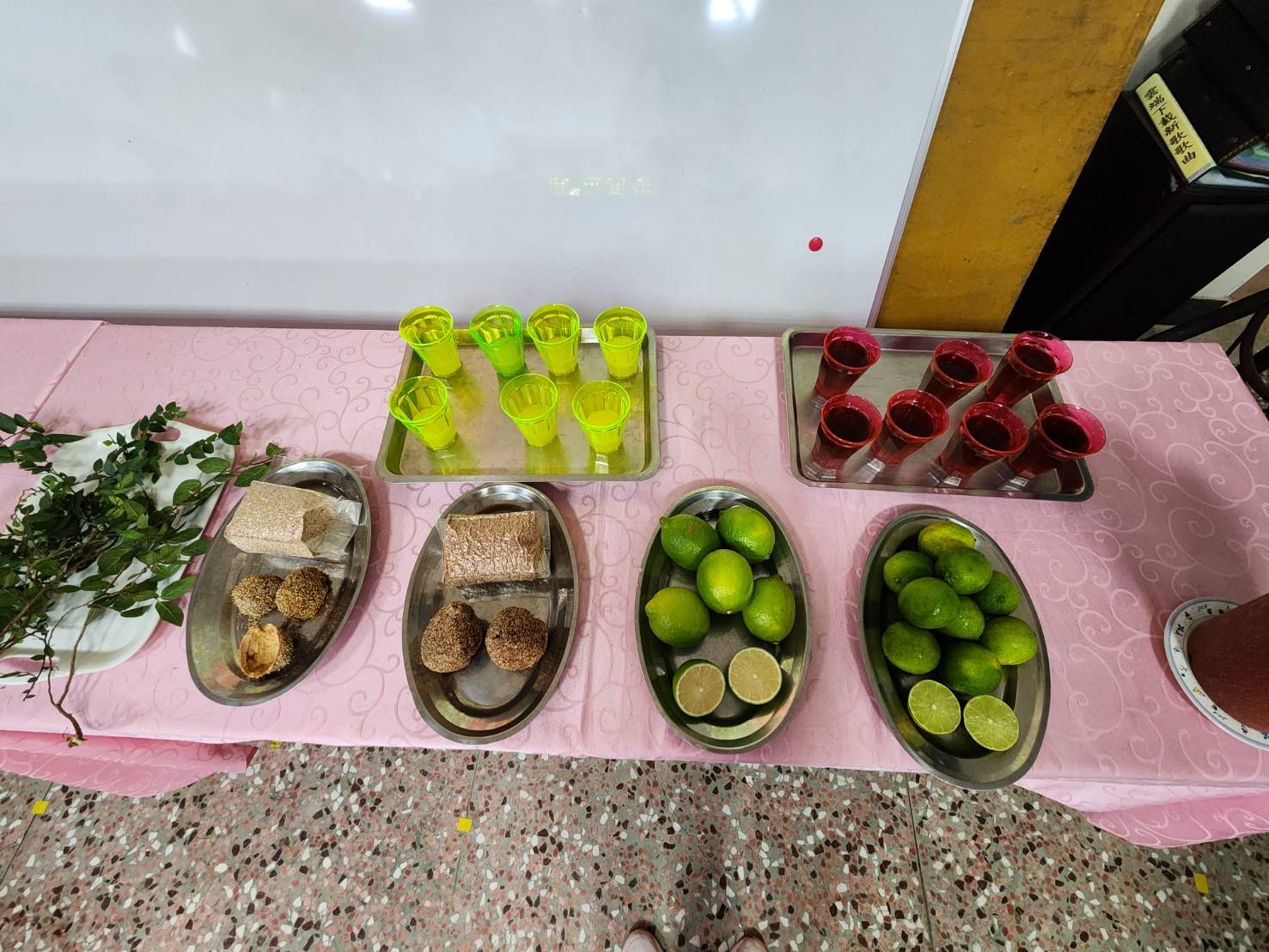 近距離觀察愛玉和檸檬