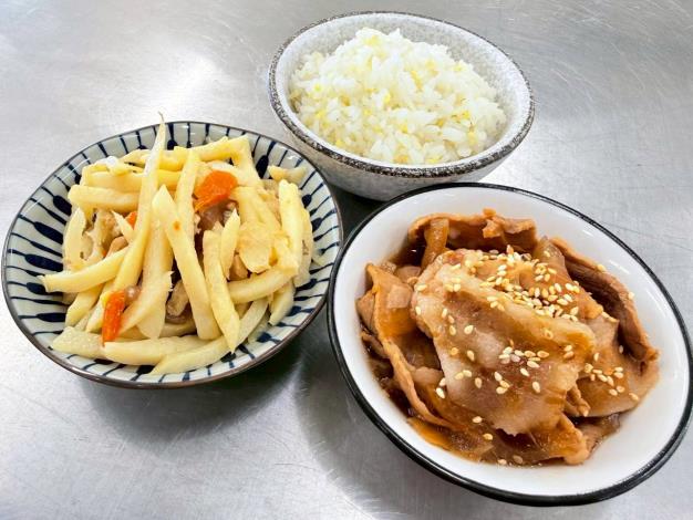將軍國中中秋特餐-小米飯、柚香烤肉、筊白筍炒雞絲