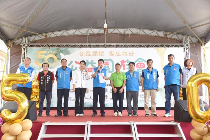 縣長偕來賓為肯定業者經營有成