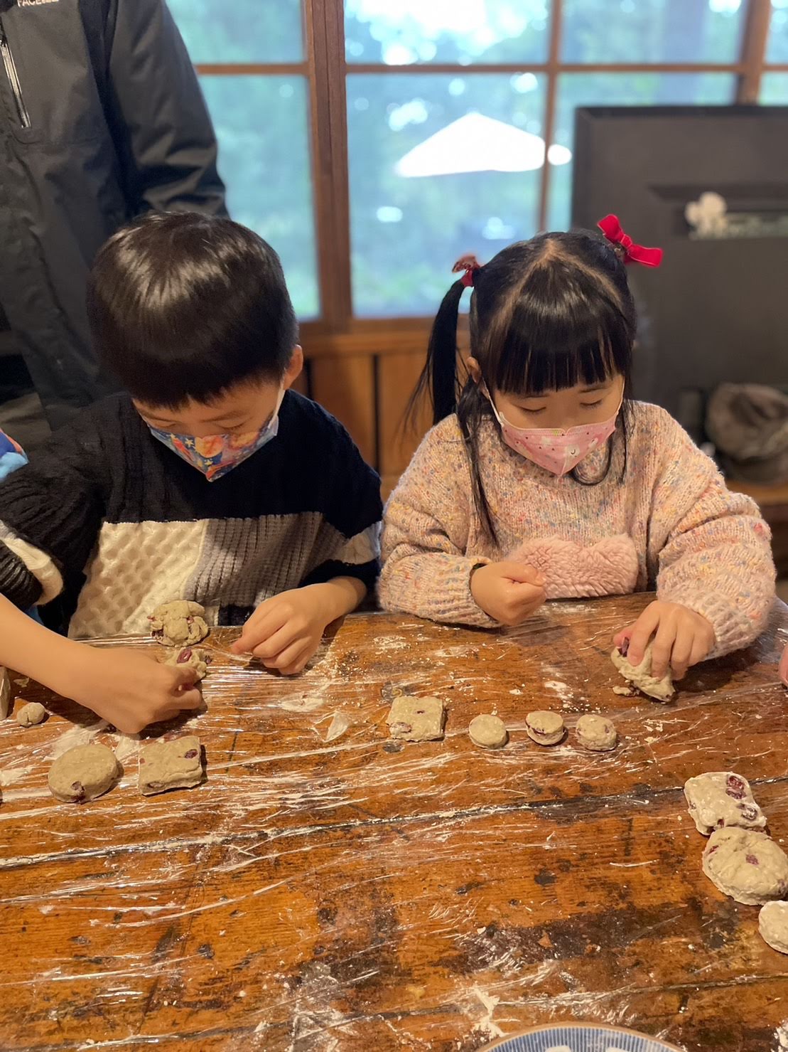 因應10月洛神花季,農莊也規劃利用洛神花製作司康的活動