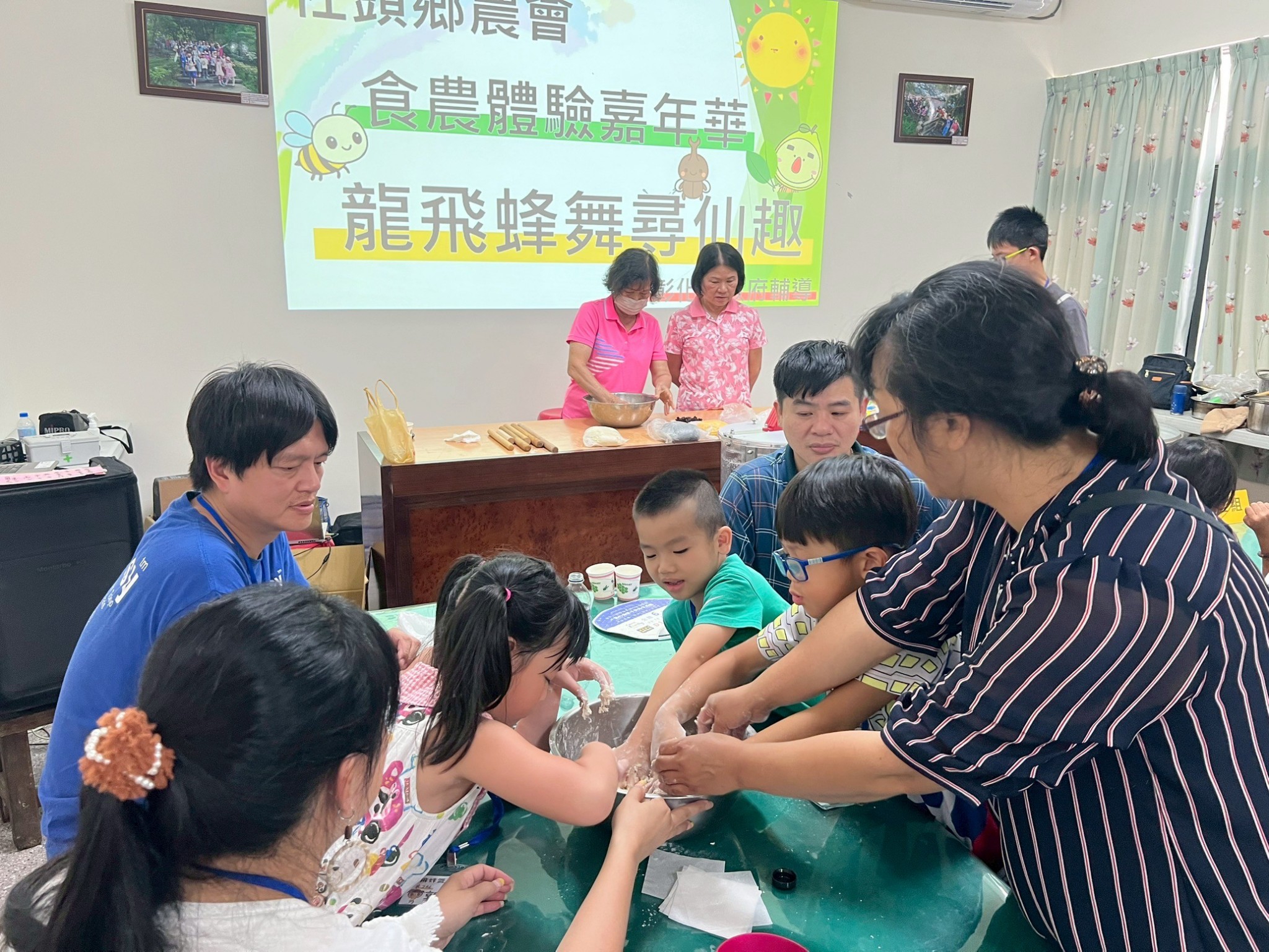 LINE_ALBUM_114年社頭 食農體驗嘉年華 龍飛蜂舞尋仙趣_250827_8