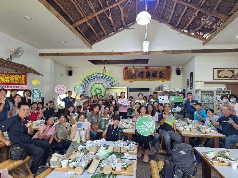 農業處今日安排各級學校校長與主任走訪縣內食農教育場域，希望學校與農民之間迸出新思維