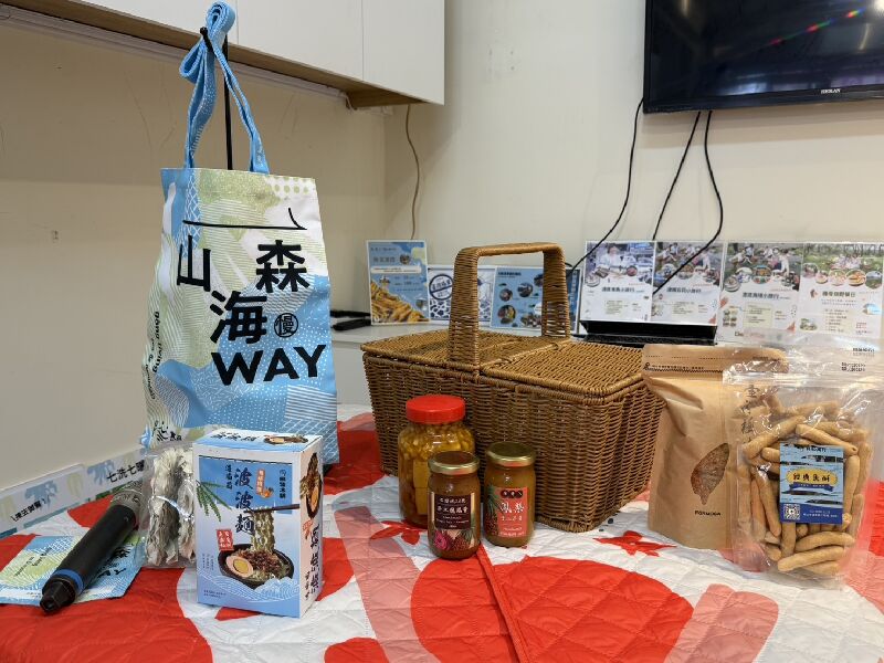 「品味貢寮」串聯在地品牌推出野餐組與各式伴手禮，透過共同品牌行銷貢寮
