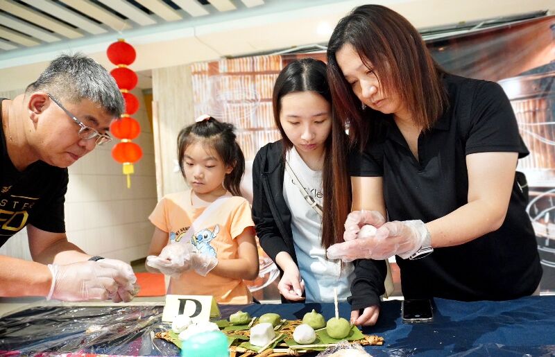 大人細子共下來做客家傳統美食－菜包