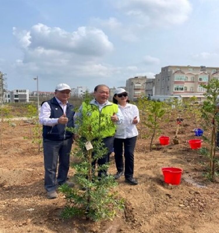 長官植樹節合影
