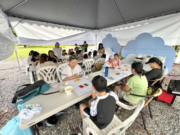 花蓮文旦柚變身甜點香氛皂　知卡宣親子玩手作、趣闖關