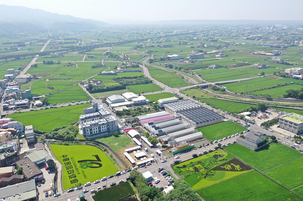 苑裡鳥瞰,景致如畫。