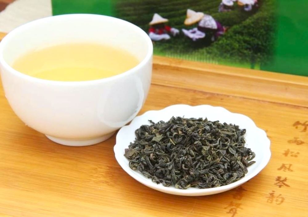 前總統李登輝對龍潭包種茶甘甜圓潤的滋味留下深刻印象,於是命名為「龍泉茶」。(龍潭區農會提供)