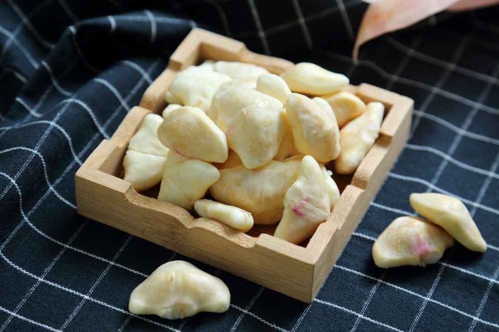 歸仁以湧泉栽培的「活水菱角」又Q又綿，口感獨特。