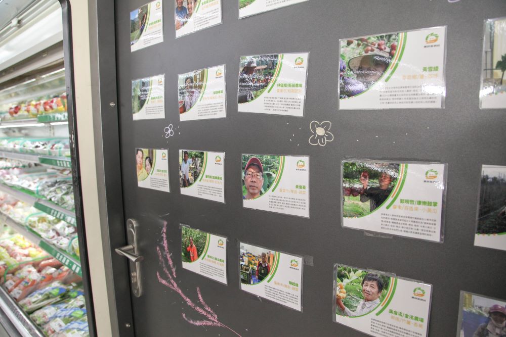 農民直銷站裡,設有「小農專區」,品項齊全。