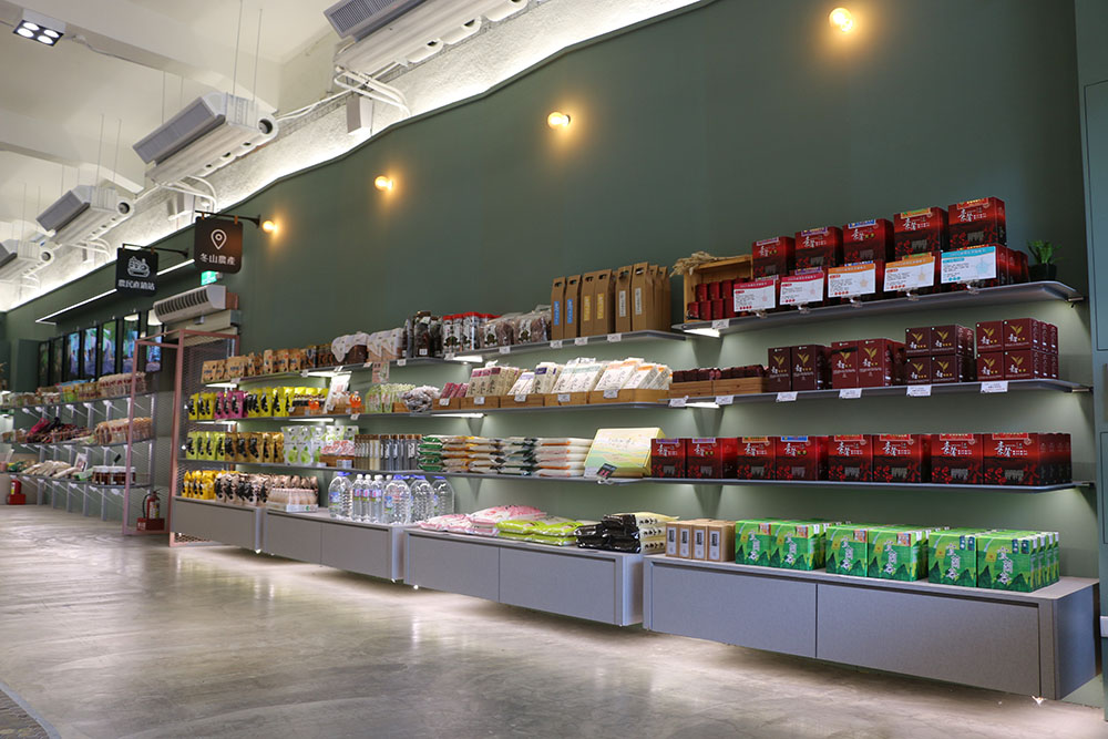 穀倉改建的買bar，設計相當新穎時尚。