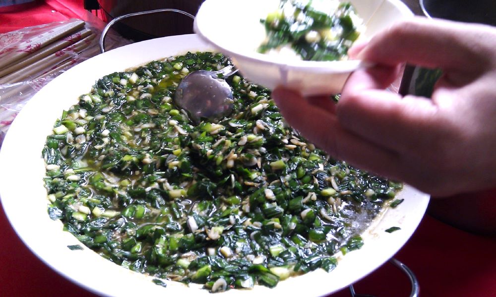 對「吉安人」來說,熱騰騰的白飯拌點韭菜醬,再美味不過。(吉安農會提供)