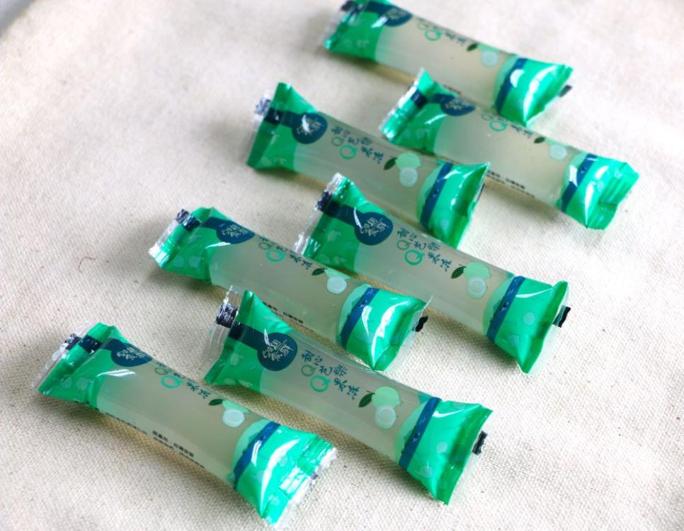 頭城農會推出甜心芭樂QQ凍,香甜Q彈,放入冷凍變成小冰棒,深受小朋友喜愛。