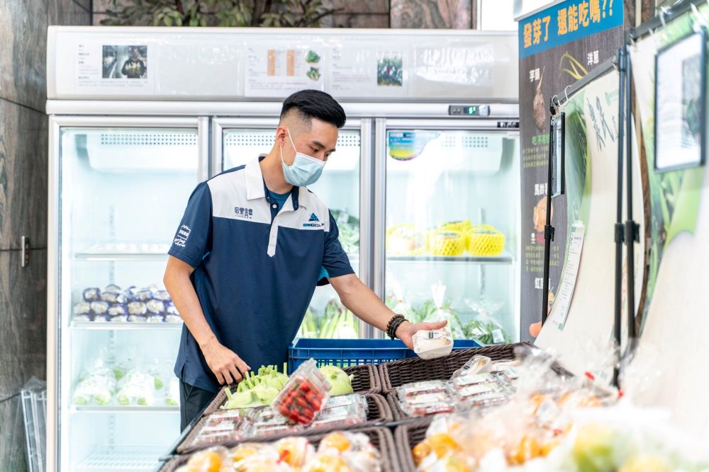 農友林隺種植有機杏鮑菇,曾是百大青農
