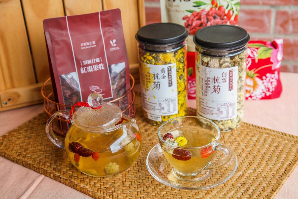 公館農民直銷站裡紅棗、杭菊等農產,不論生鮮或加工品,都需經過藥檢合格才能上架。