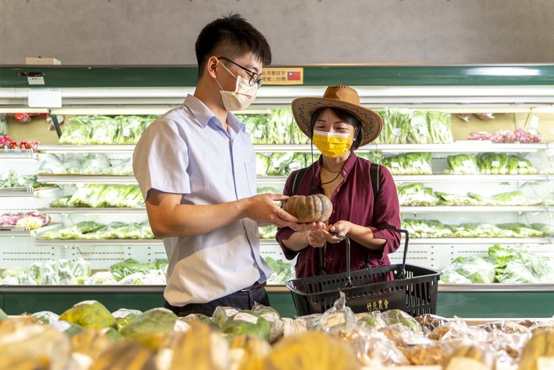 食農教育士向消費者傳達農產品故事。