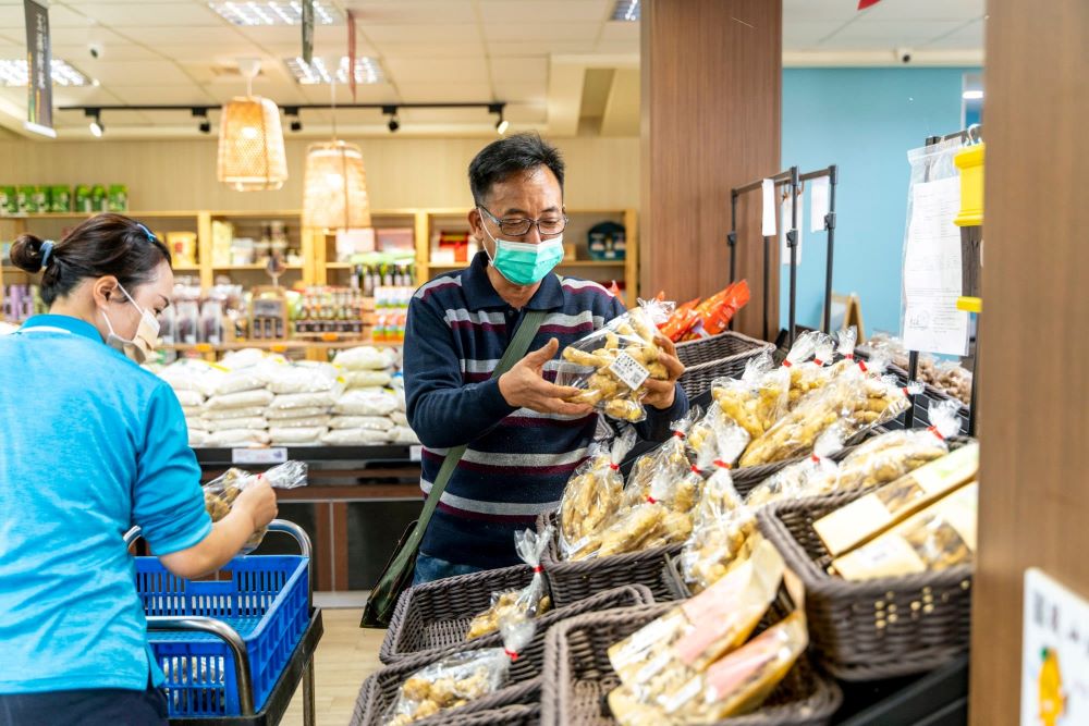 玉溪農民直銷站24小時營業，又位於玉里鎮主要幹道上