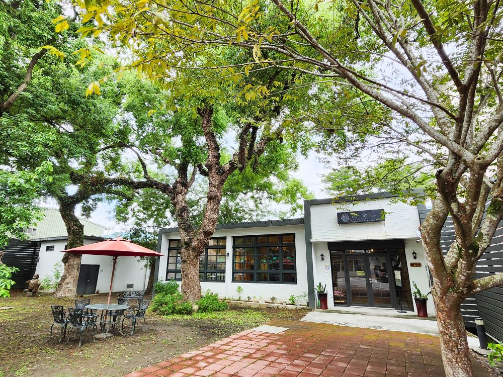 馥茶堂位於火車站前，是遊富里必訪「景點」。