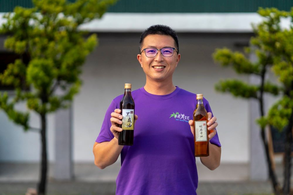青年農友李承昌 以黑芝麻製作胡麻清油、黑麻油