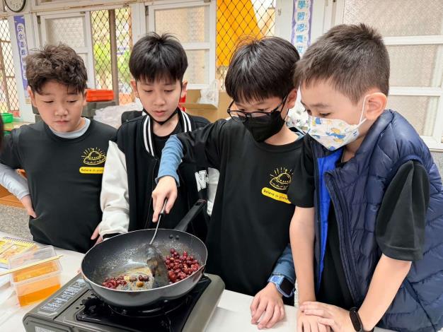 活動規劃讓學生親自動手做,進而了解農業文化。