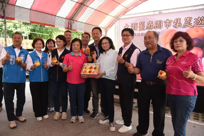 01縣府-副縣長帶領地方協助行銷桃李DSC_9358.JPG