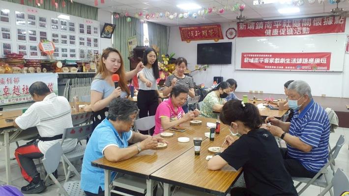 南平社區舉辦梨木杯墊DIY活動 (2)