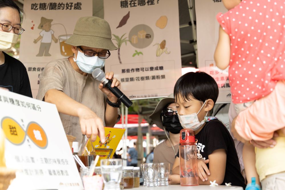 讓孩子透過食農體驗接觸蔬果，引起興趣。