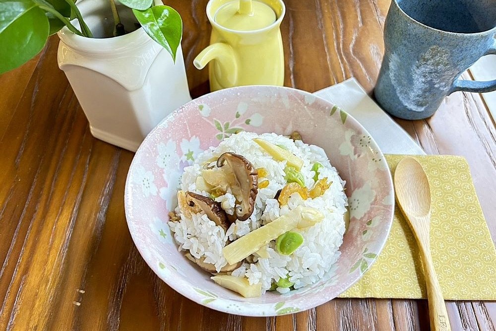 「竹筍炊飯」米粒吸附滿滿食材香氣。