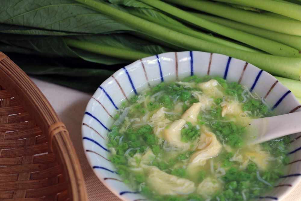 「翡翠」搭配羹湯，不但營養，視覺也加分。