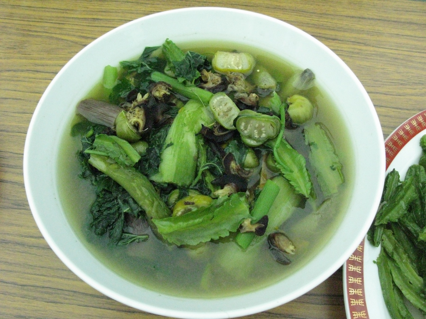 野菜湯（山蘇和多種野菜）