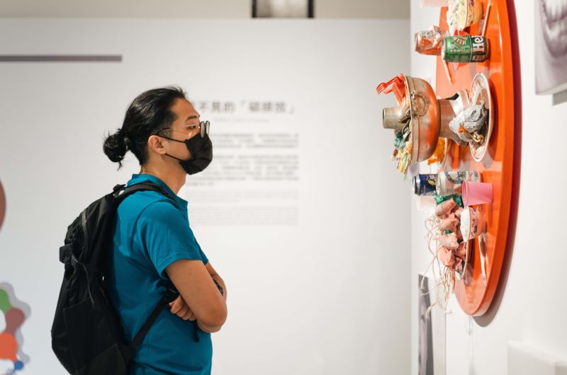 臺博館永續年夜飯特展以海廢製作成看不見的餐桌